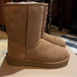 UGG Womens Classic Short II